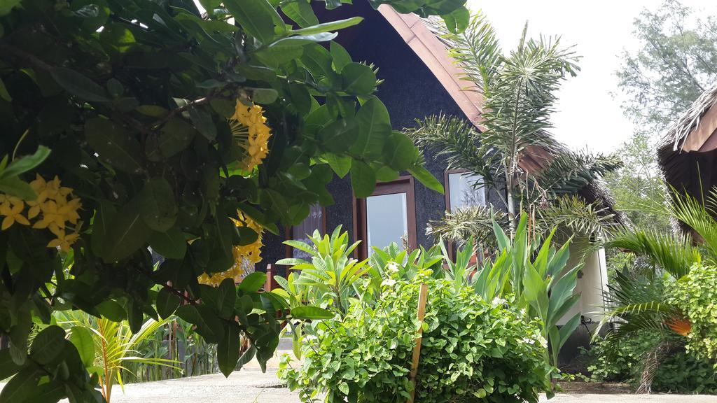 Rose Bungalow Hotel Pemenang Esterno foto